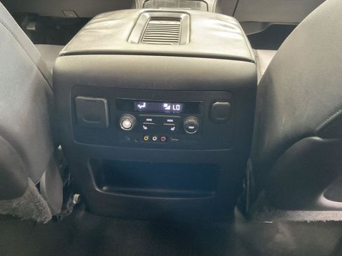 Used 2015 Chevrolet Suburban LTZ AWD/4WD image 22