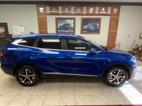 Used 2023 Kia Sportage EX FWD image 3
