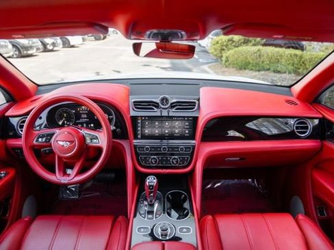 Used 2022 Bentley Bentayga image 30