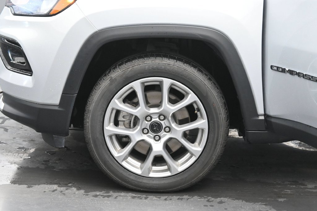 Used 2025 Jeep Compass Limited AWD/4WD image 29