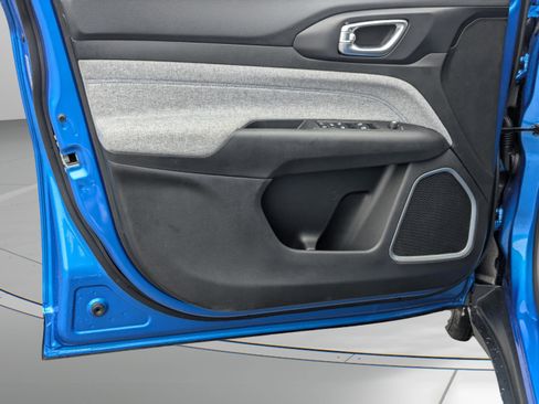 New 2025 Jeep Compass Latitude image 42