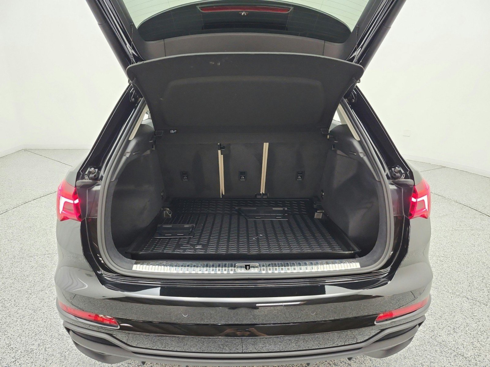 Used 2024 Audi Q3 2.0T Premium AWD/4WD image 19