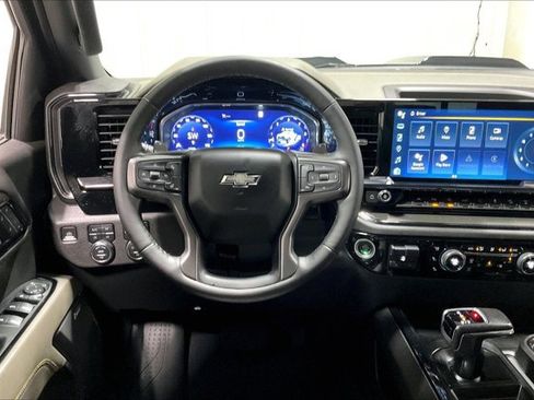 Used 2023 Chevrolet Silverado 1500 ZR2 image 5