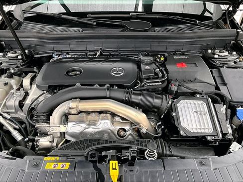 Used 2025 Mercedes-Benz GLB 250 GLB 250 image 32