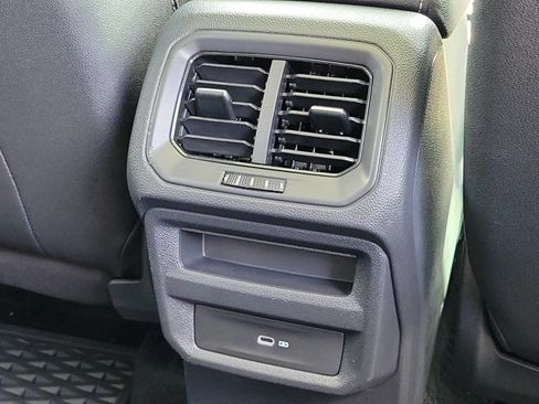 Certified 2023 Volkswagen Taos SE FWD image 6