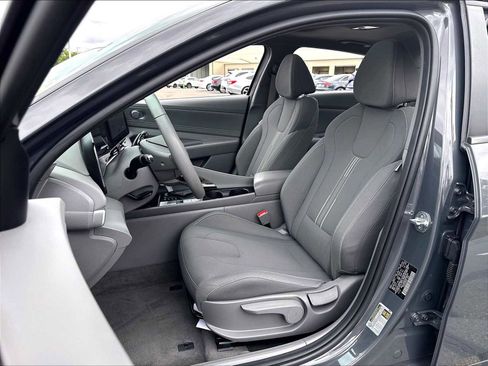 Used 2024 Hyundai Elantra SEL w/ Convenience Package FWD image 26