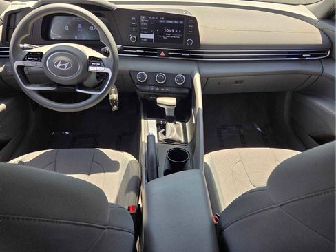 Used 2024 Hyundai Elantra SE FWD image 10