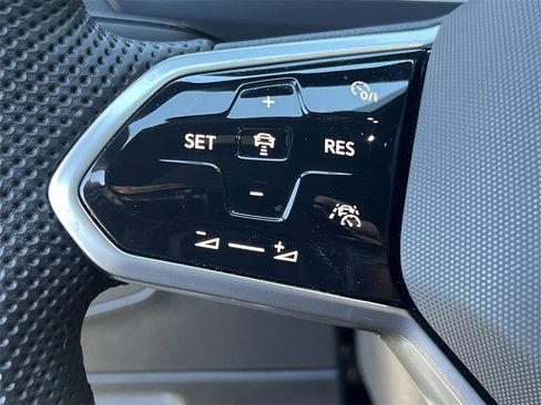 Used 2024 Volkswagen Tiguan SEL R-Line image 21