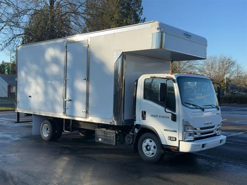 Used 2023 Isuzu NPR image 7