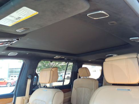 Used 2023 Jeep Grand Wagoneer Series III AWD/4WD image 6