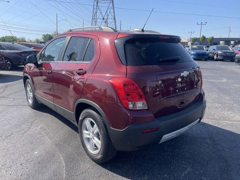 Used 2016 Chevrolet Trax LT w/ LT Sun and Sound Package FWD image 3