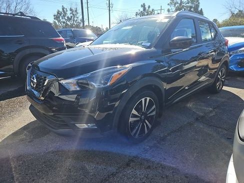 Used 2020 Nissan Kicks SR w/ SR Premium Package image 2