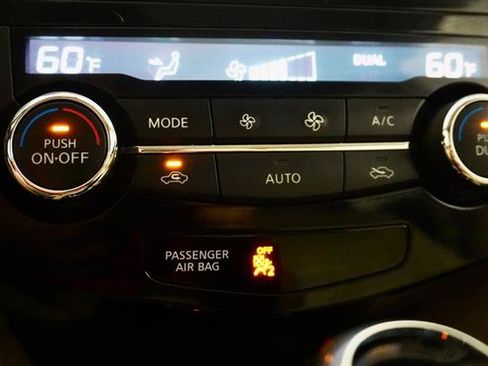 Used 2017 Nissan Rogue SV image 21