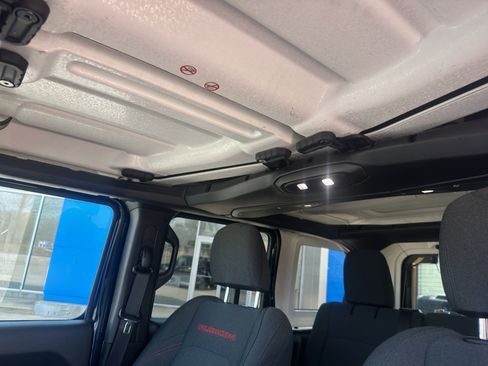 Used 2025 Jeep Wrangler Unlimited Rubicon image 16