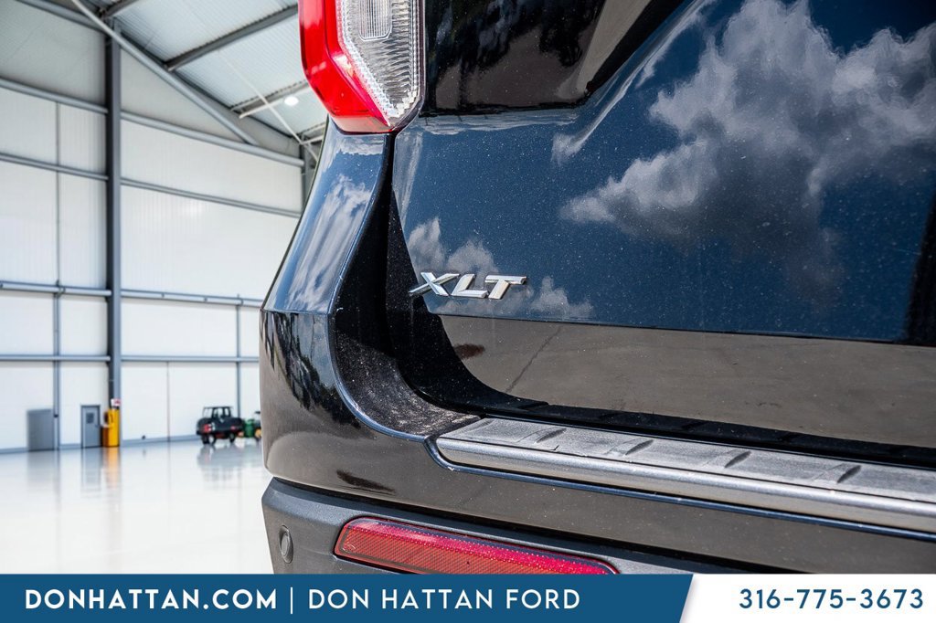 Used 2023 Ford Explorer XLT w/ Equipment Group 202A AWD/4WD image 32