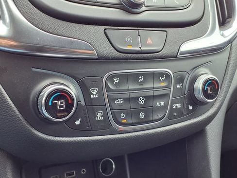 Used 2022 Chevrolet Equinox LT FWD image 12