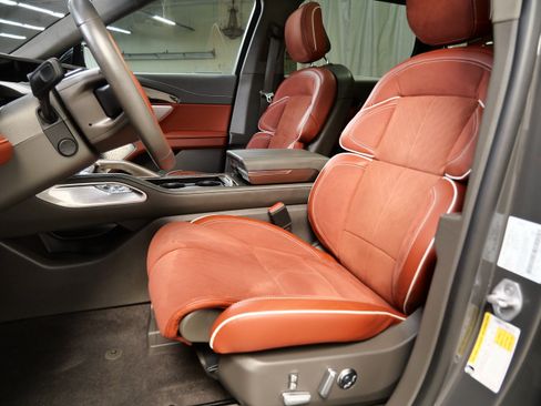 Used 2024 Lincoln Nautilus Black Label AWD/4WD image 3