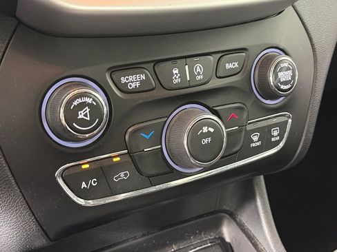 Used 2017 Jeep Cherokee Trailhawk w/ Trailer Tow Group AWD/4WD image 21