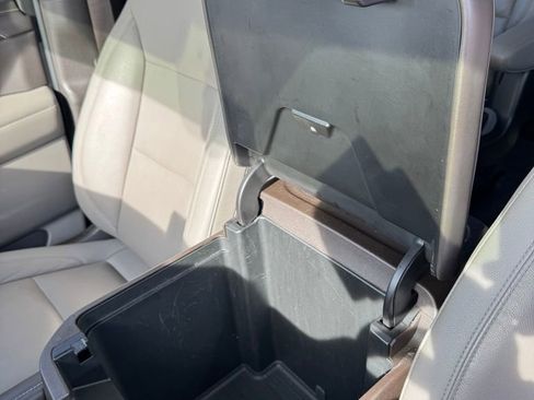 Used 2021 Chevrolet Tahoe Z71 w/ Z71 Off-Road Package image 23