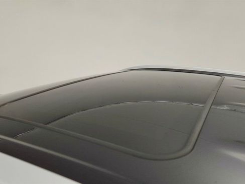 Used 2023 Toyota Highlander XLE image 10