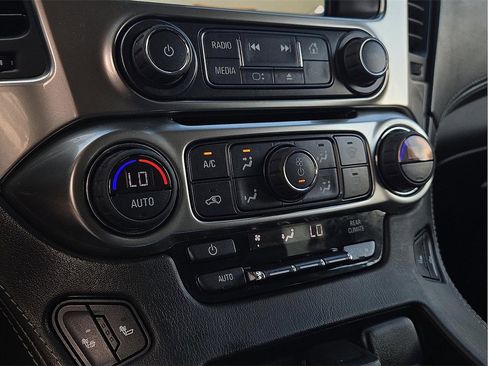 Used 2019 Chevrolet Suburban LT image 16