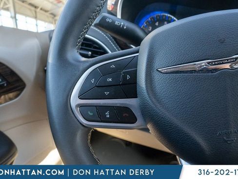 Used 2023 Chrysler Pacifica Limited FWD image 11