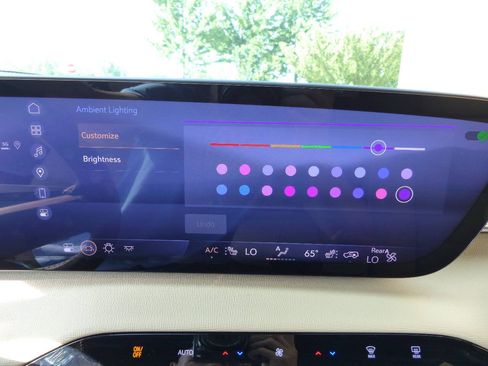 Used 2025 Buick Enclave Preferred FWD image 38