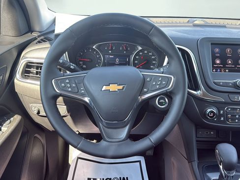 Used 2023 Chevrolet Equinox LT FWD image 18