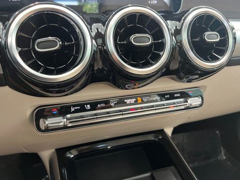 Used 2020 Mercedes-Benz GLB 250 4MATIC image 20