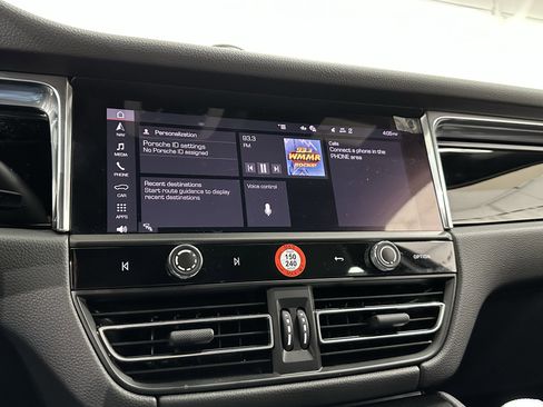 Certified 2024 Porsche Macan image 37