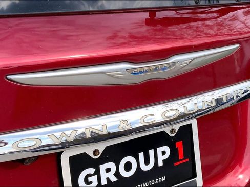 Used 2014 Chrysler Town & Country Touring w/ Trailer Tow Group image 29