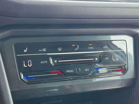 Used 2024 Volkswagen Tiguan SE image 42