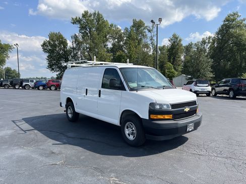 Used 2021 Chevrolet Express 2500 w/ Driver Convenience Package RWD image 7