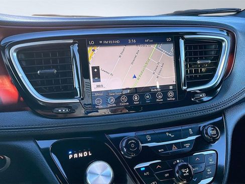 Certified 2020 Chrysler Pacifica Limited image 7