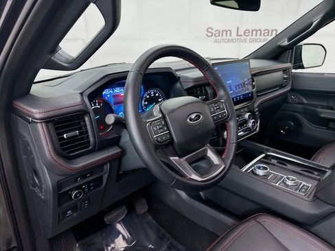 Used 2024 Ford Expedition Limited image 9