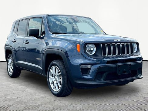 Used 2023 Jeep Renegade Latitude AWD/4WD image 3