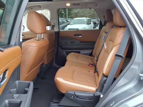 New 2026 Nissan Pathfinder Platinum image 5