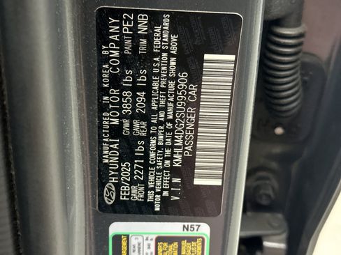 Used 2025 Hyundai Elantra Sport FWD image 11