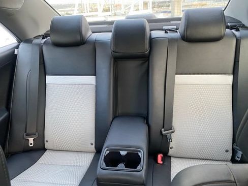 Used 2014 Toyota Camry SE FWD image 15