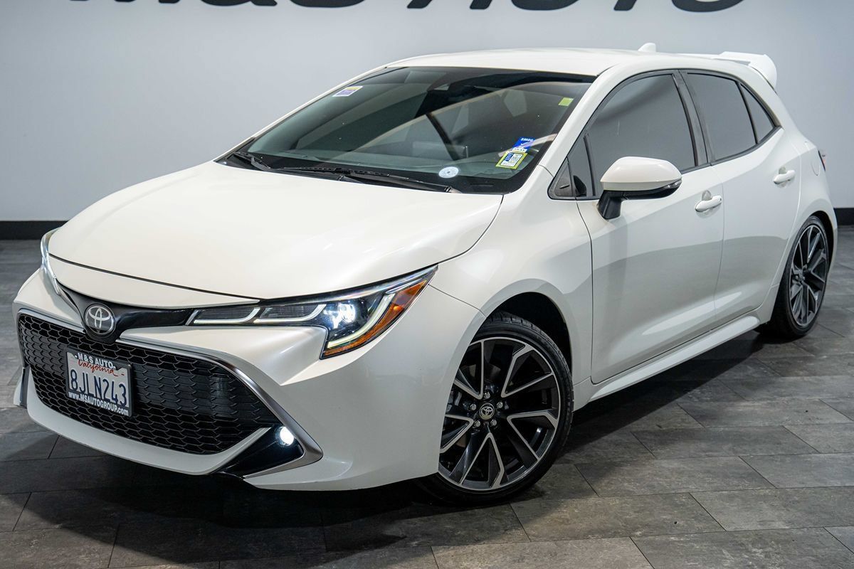 Used 2019 Toyota Corolla XSE FWD image 2