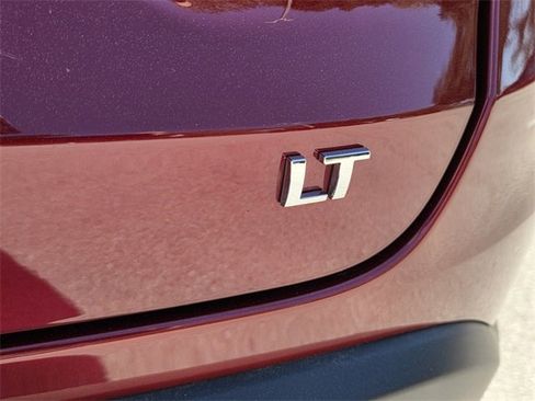 Used 2025 Chevrolet Trax LT w/ LT Convenience Package image 19