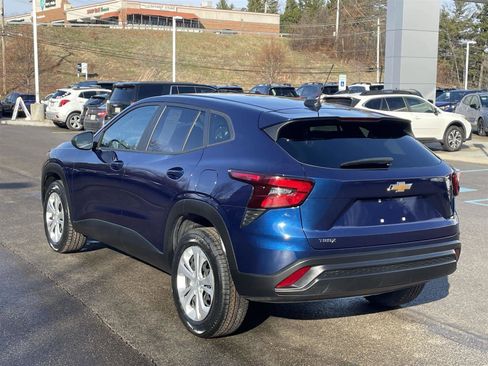 Used 2024 Chevrolet Trax LS image 3