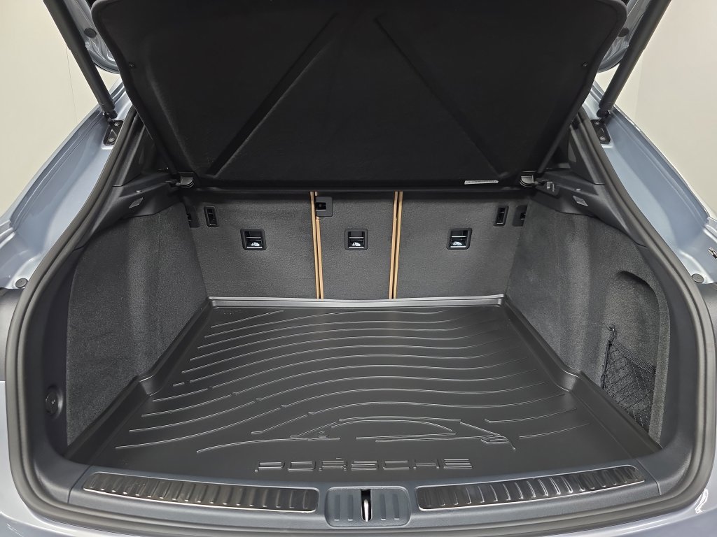 Certified 2026 Porsche Macan AWD/4WD image 25