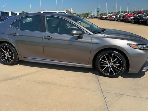 Used 2024 Toyota Camry SE image 2