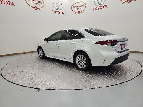 Used 2025 Toyota Corolla XLE FWD image 6