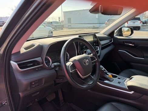 Used 2022 Toyota Highlander XLE image 10