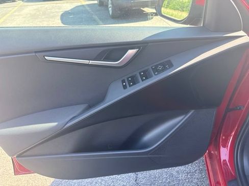 Certified 2025 Kia Niro LX FWD image 18