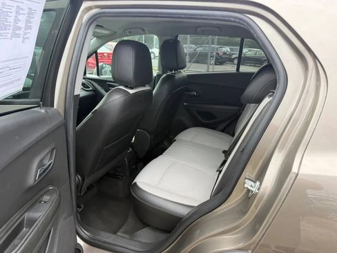 Used 2021 Chevrolet Trax LT FWD image 28