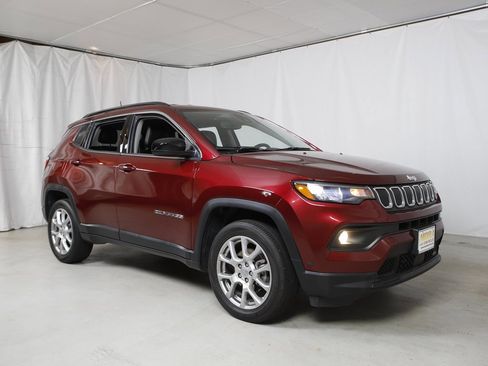 Used 2022 Jeep Compass Latitude image 7