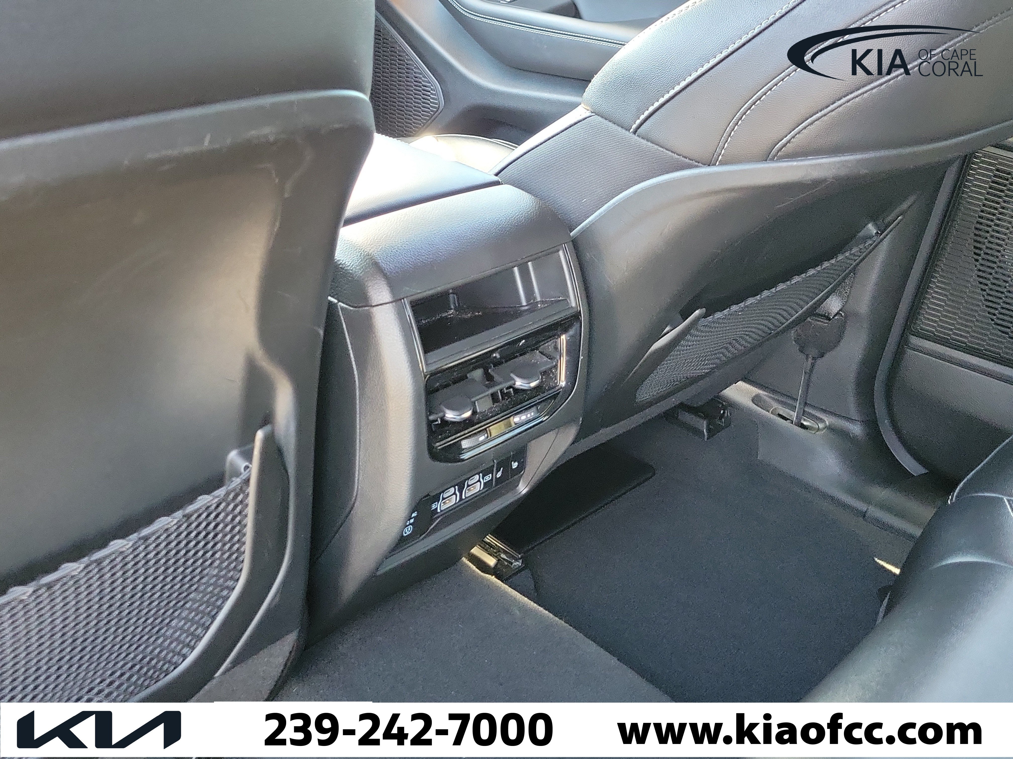 Used 2024 Jeep Grand Cherokee Limited w/ Black Appearance Package AWD/4WD image 14